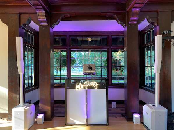 Premium wedding DJ sound system and mics